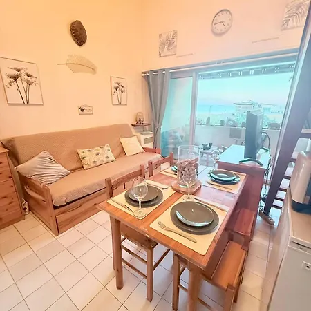 La Voile Bleue - 130 Metres From The